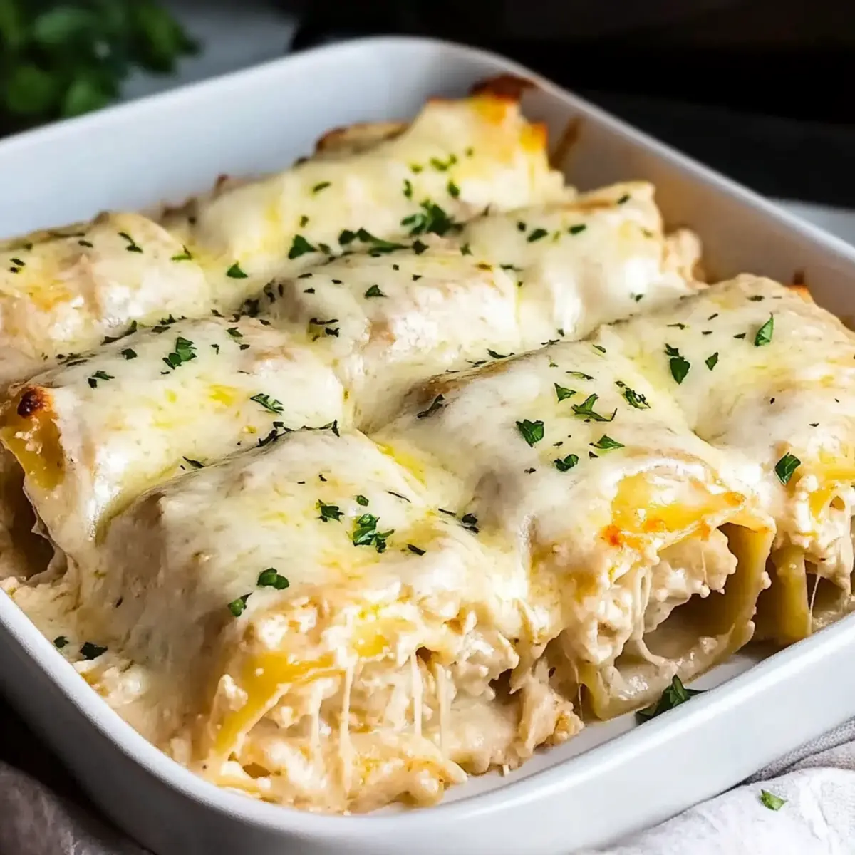 Creamy Chicken Alfredo Lasagna Roll Ups for Comforting Munching